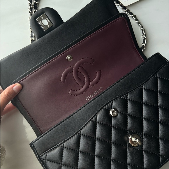 Classic flap bag - Picture 3 of 14